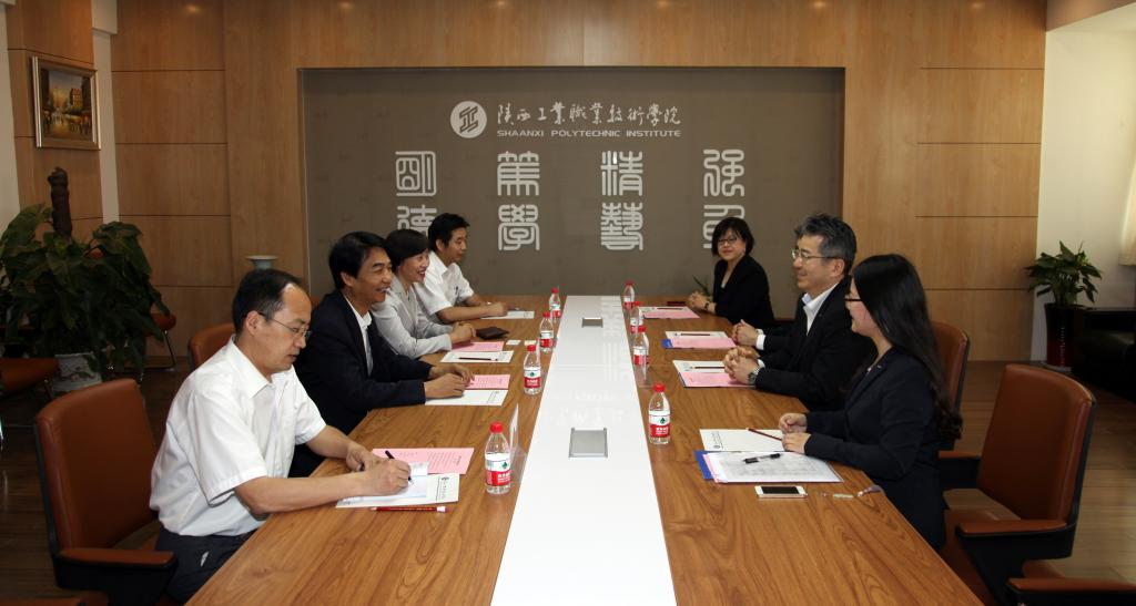 学院领导会见欧姆龙本社董事吉川净一行